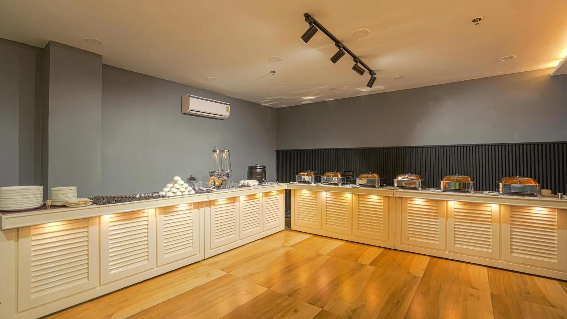 Hotel Sky View - Zirakpur, Chandigarh 3*, Zirakpur India
